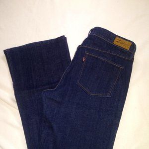 Demi Curve Levis